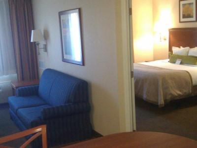 Candlewood Suites Fredericksburg, An Ihg Hotel מראה חיצוני תמונה