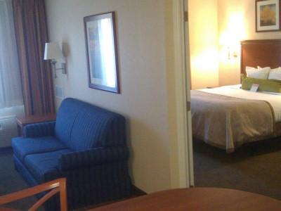 Candlewood Suites Fredericksburg By Ihg מראה חיצוני תמונה