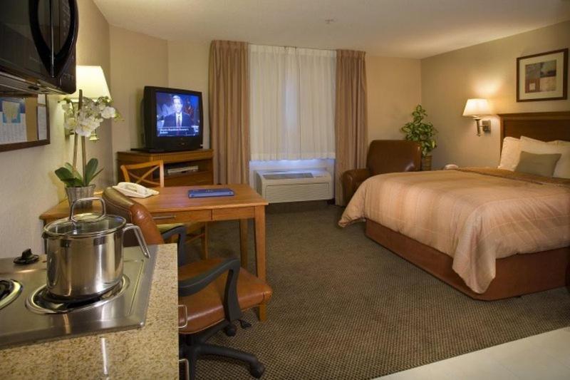 Candlewood Suites Fredericksburg, An Ihg Hotel מראה חיצוני תמונה